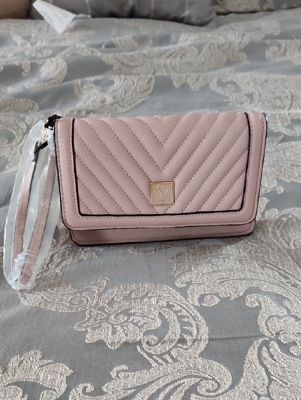 Victoria's Secret Quilted Chevron Wristlet - Light Pink